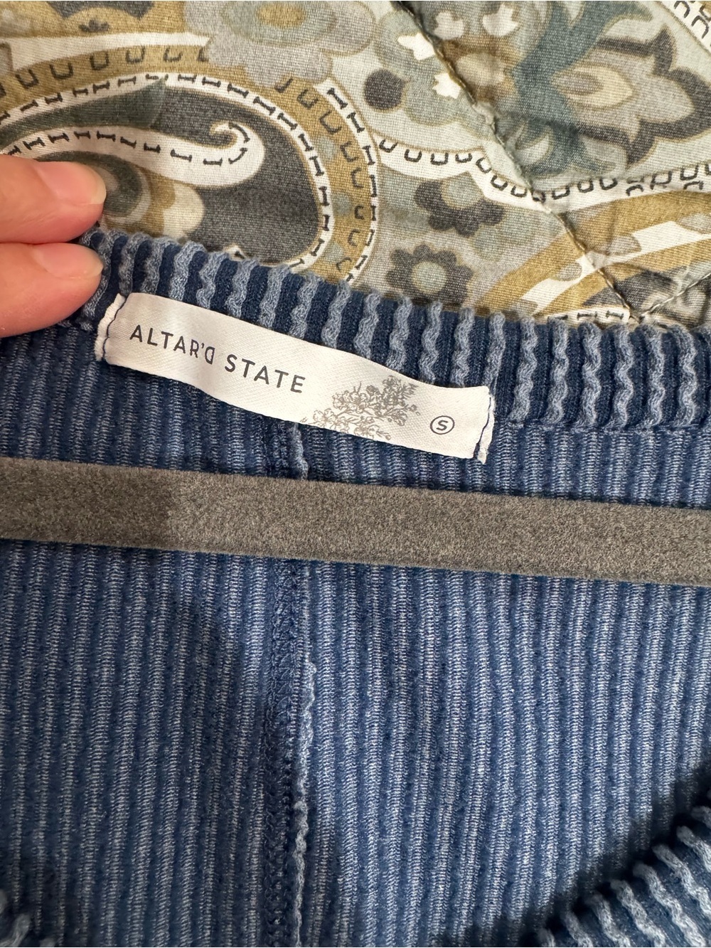Altar'd State Navy Ribbed V-Neck Cropped Tee - Picture 3 of 4